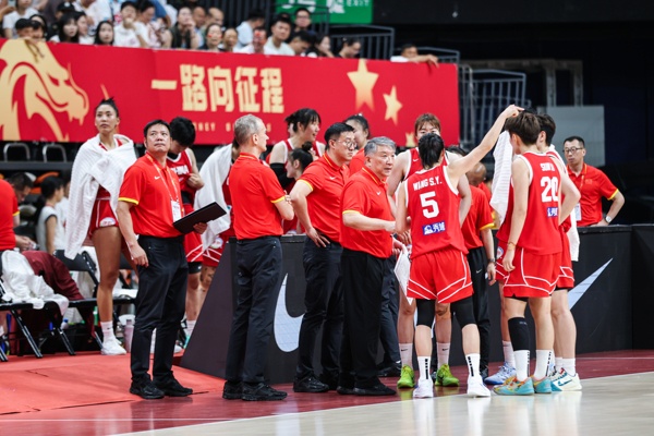 场面被动 中国女篮76-88不敌意大利 场面被动 中国女篮76-88不敌意大利