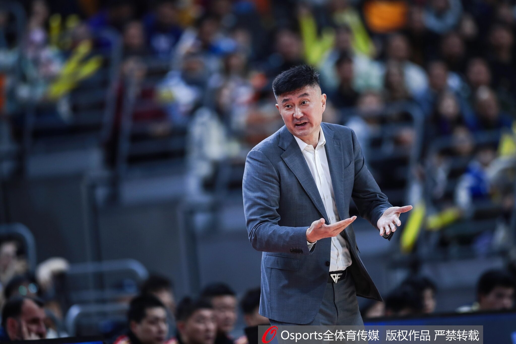 记者:徐昕在广州闪耀 或是杜锋离任广东男篮主帅的最后一根稻草 记者:徐昕在广州闪耀 或是杜锋离任广东男篮主帅的最后一根稻草