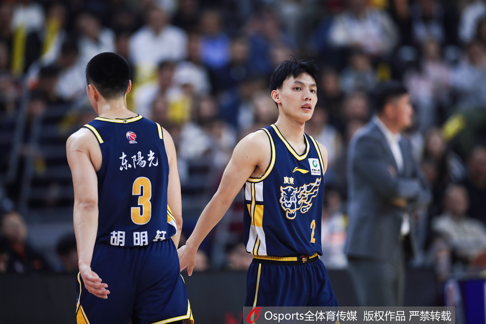 记者:之前愿为杜锋玩命的球员现在也没那么紧密了 双方都有问题 记者:之前愿为杜锋玩命的球员现在也没那么紧密了 双方都有问题