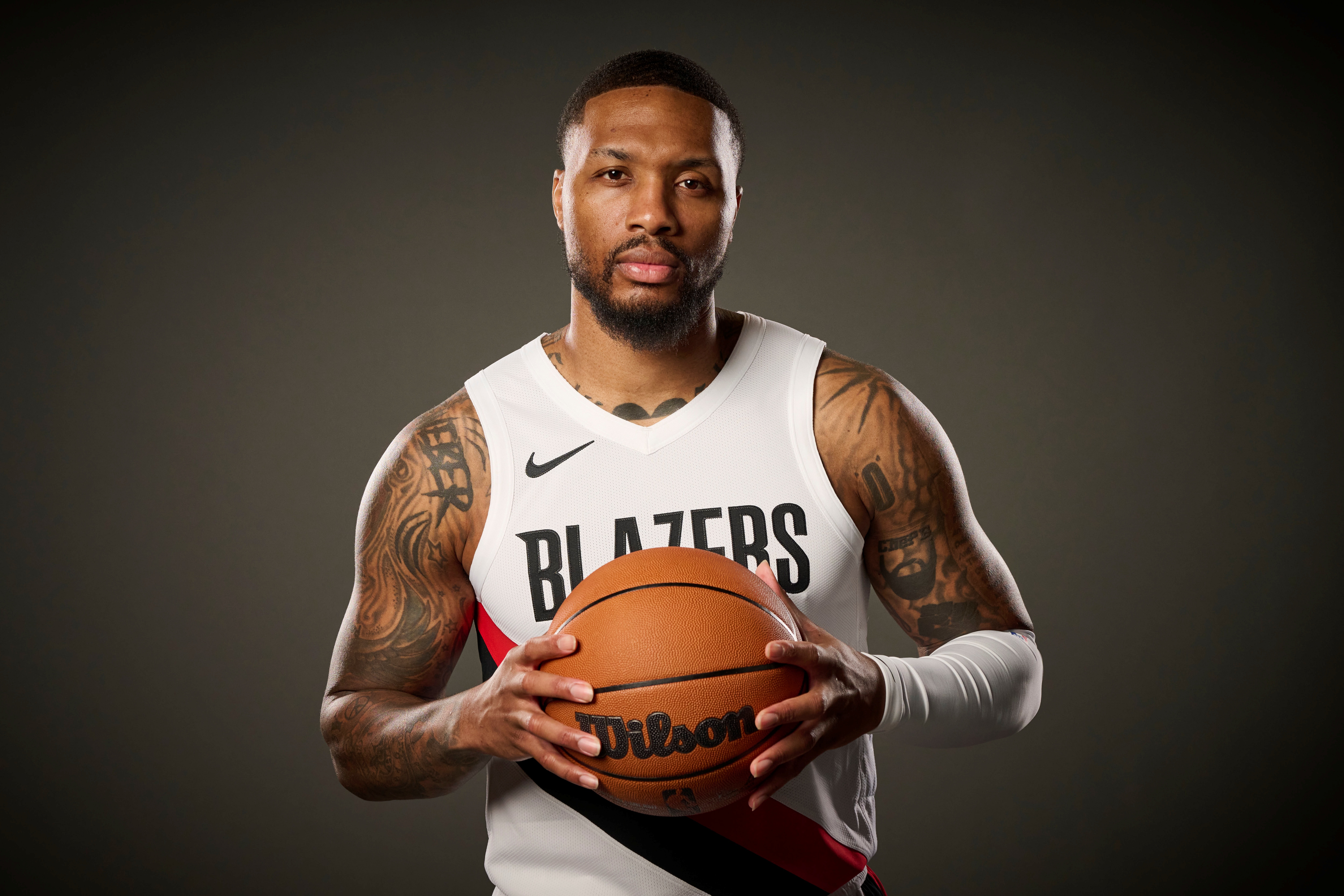 从板凳到NBA巨星！利拉德：高中教练曾说我可能第二年就被淘汰