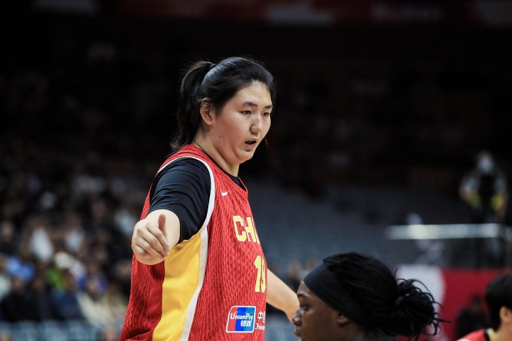 杨侃媒体人:张子宇打美国像河田美纪男被樱木顶住 要不到深位 杨侃媒体人:张子宇打美国像河田美纪男被樱木顶住 要不到深位